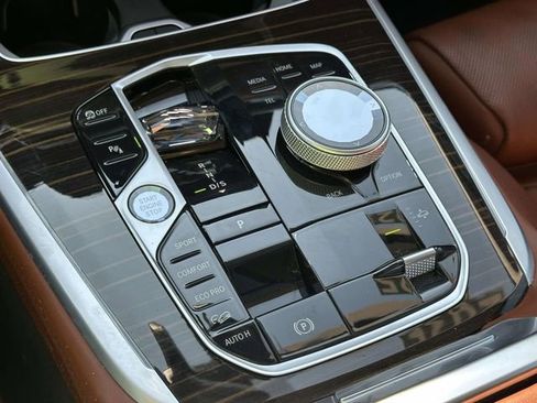 Certified 2025 BMW X7 M60i AWD/4WD image 39
