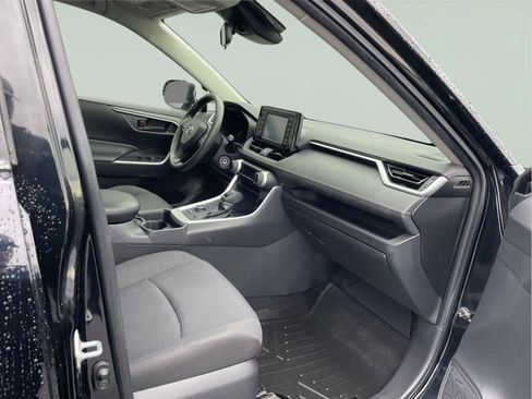 Used 2019 Toyota RAV4 LE AWD/4WD image 19