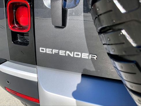 Used 2025 Land Rover Defender 110 S image 7