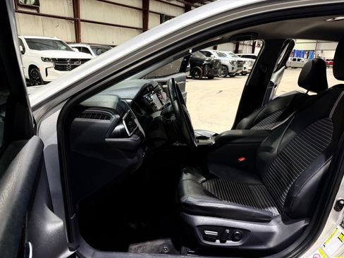 Used 2018 Toyota Camry SE FWD image 13