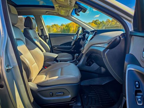 Used 2017 Hyundai Santa Fe SE w/ Cargo Package image 51