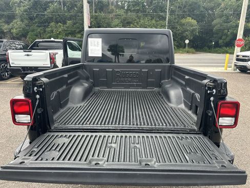 Used 2023 Jeep Gladiator Overland image 24