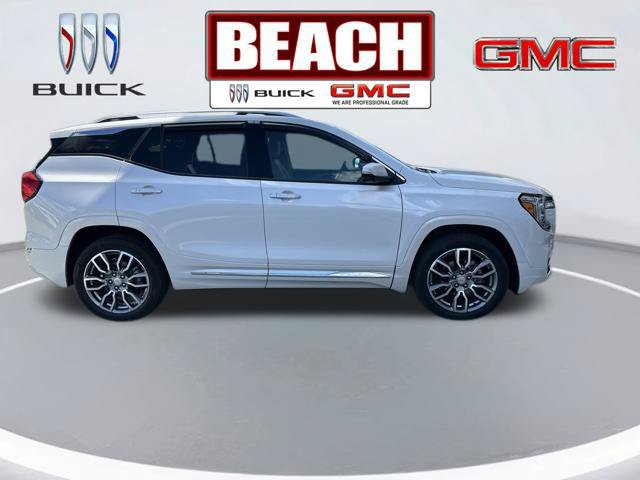 Used 2024 GMC Terrain Denali w/ Denali Premium Package AWD/4WD image 5