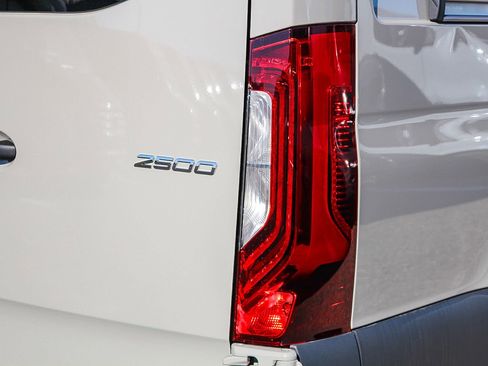 New 2025 Mercedes-Benz Sprinter 2500 image 9