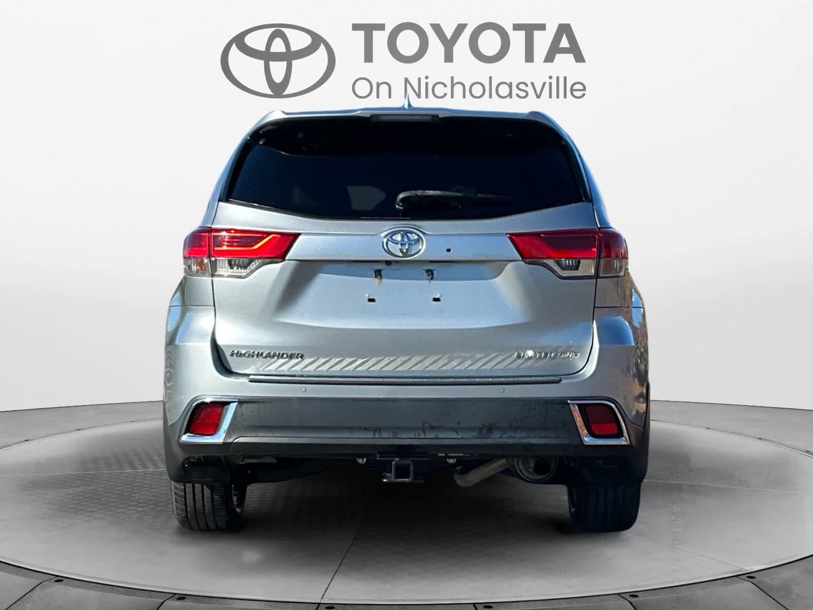 Used 2018 Toyota Highlander Limited Platinum AWD/4WD image 4