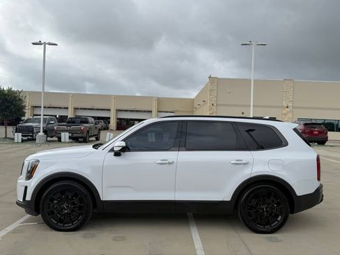 Used 2022 Kia Telluride SX w/ SX Prestige Package AWD/4WD image 8