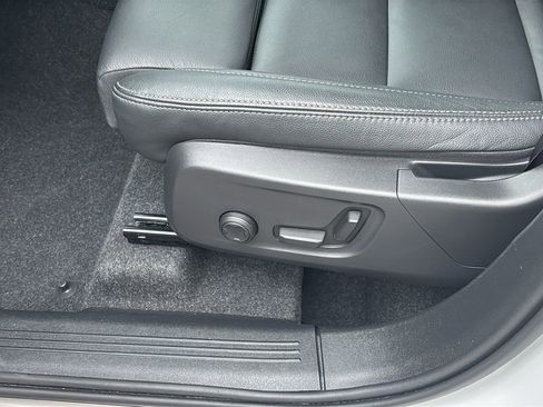 Certified 2026 Volvo XC40 B5 Plus AWD/4WD image 26