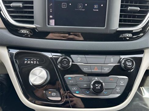 Used 2023 Chrysler Voyager LX image 26