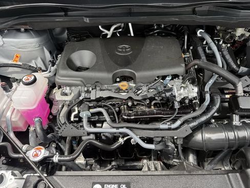 Used 2025 Toyota Sienna XLE FWD image 36