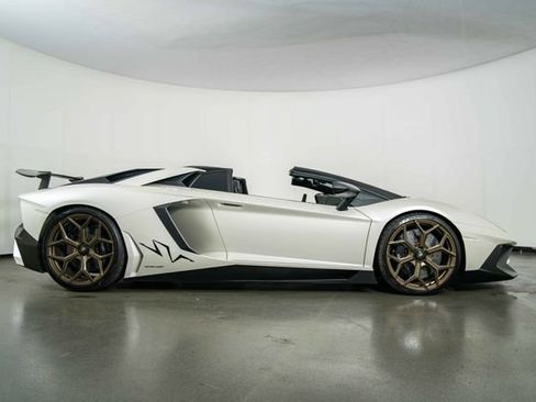 Used 2016 Lamborghini Aventador LP 750-4 Superveloce AWD/4WD image 9