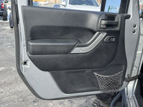 Used 2015 Jeep Wrangler Unlimited Sahara w/ Connectivity Group image 22