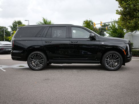 Used 2026 Cadillac Escalade Platinum Sport AWD/4WD image 11