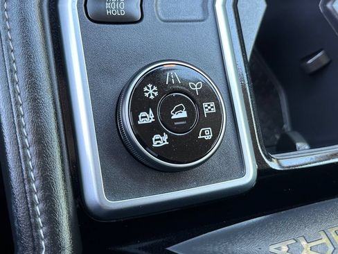 Used 2023 Nissan Pathfinder SL AWD/4WD image 32