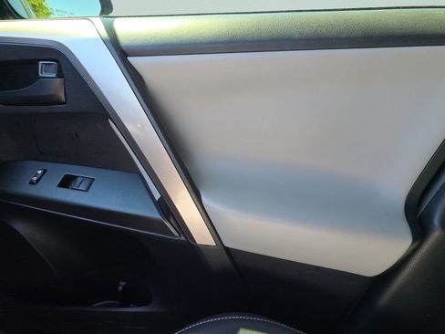 Used 2018 Toyota RAV4 LE image 13