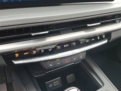 Used 2025 Cadillac XT4 Premium Luxury w/ Cold Weather Package image 17