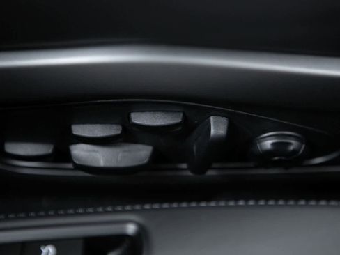 Certified 2023 Porsche 911 50th Anniversary Edition image 17