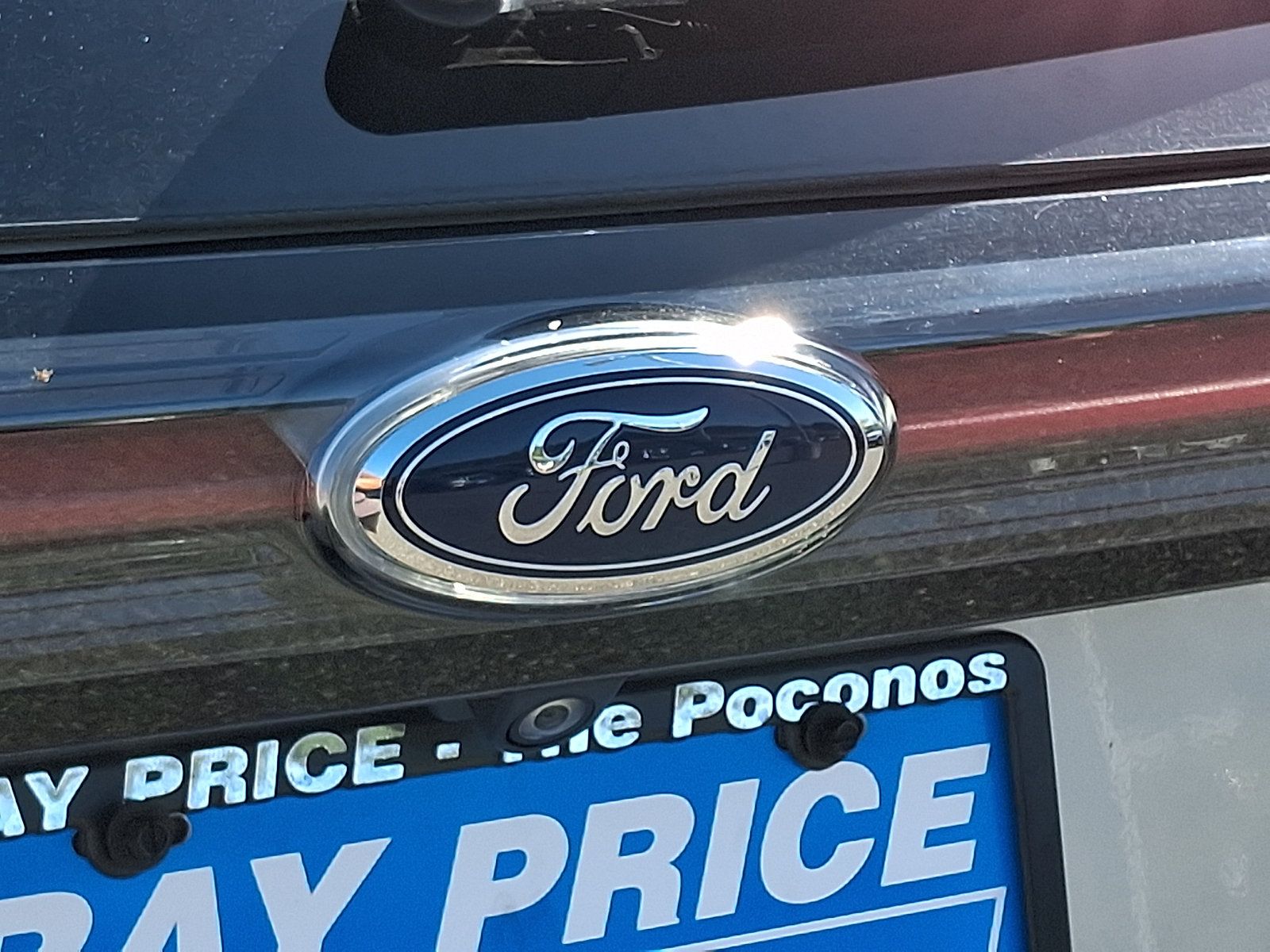 Used 2018 Ford Edge Titanium w/ Equipment Group 302A AWD/4WD image 32