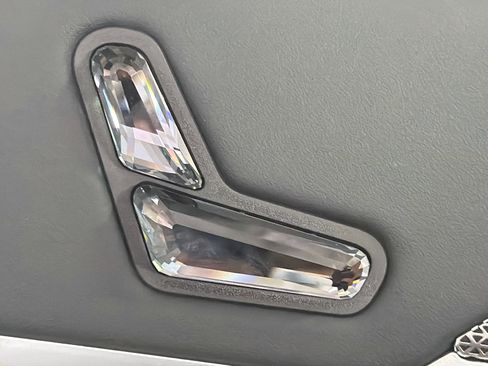 New 2026 BMW 750e xDrive image 23