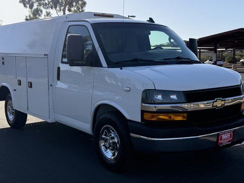 Used 2018 Chevrolet Express 3500 w/ Power Convenience Package RWD image 9