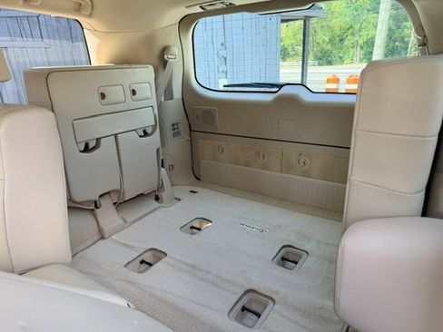 Used 2009 Lexus LX 570 4WD w/ Preferred Accessory Pkg image 17