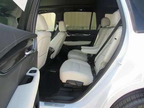 New 2025 Cadillac XT6 Sport w/ Technology Package image 9