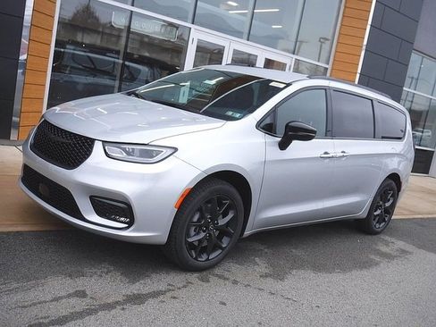 New 2026 Chrysler Pacifica Select w/ S Appearance Package image 1