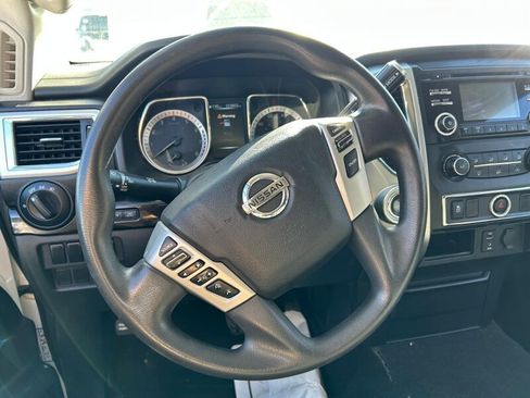Used 2017 Nissan Titan SV image 16