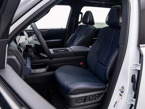 New 2026 INFINITI QX80 4WD w/ Sport Exterior Package image 14