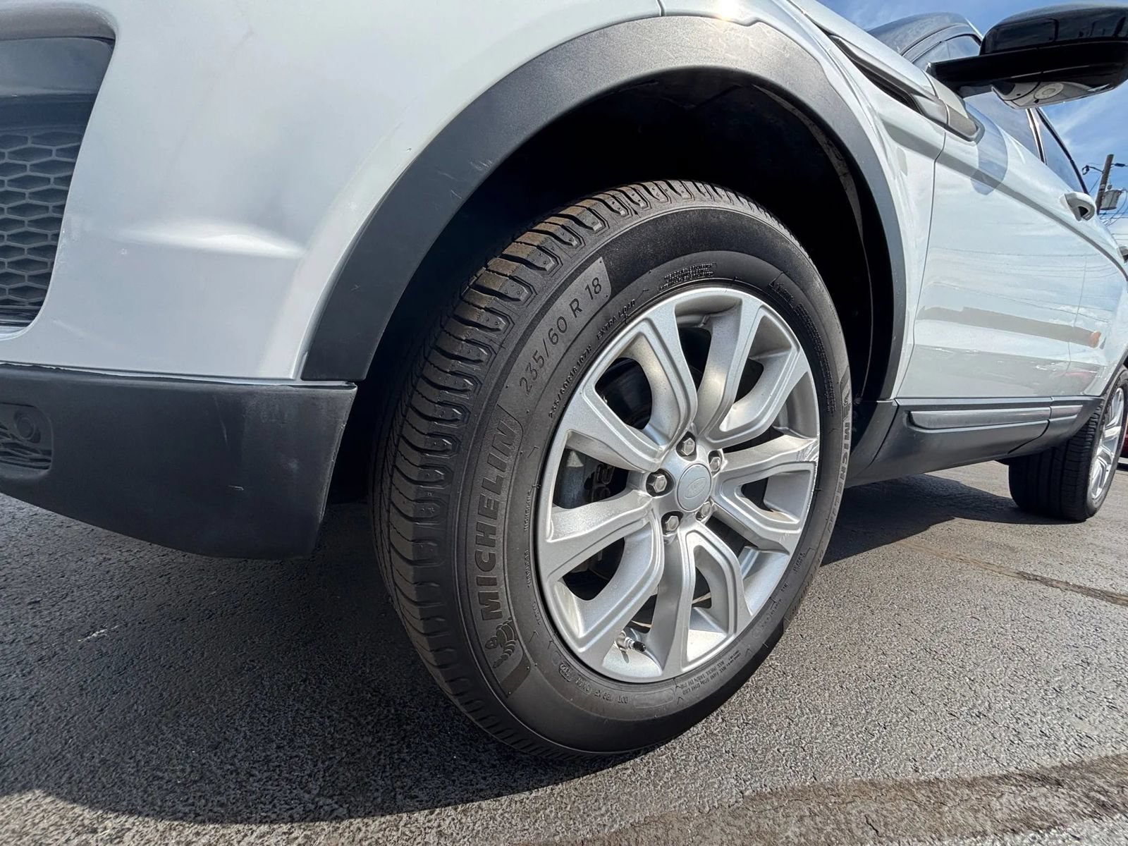 Used 2019 Land Rover Range Rover Evoque SE Premium AWD/4WD image 17