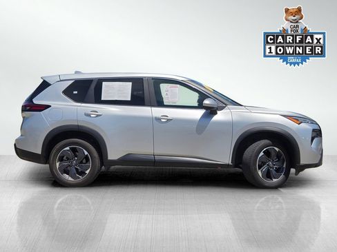 Used 2024 Nissan Rogue SV FWD image 3