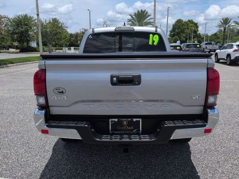 Used 2019 Toyota Tacoma SR5 AWD/4WD image 5