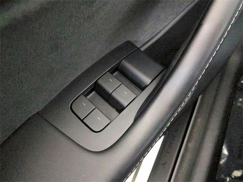 Used 2023 Tesla Model Y Performance image 35