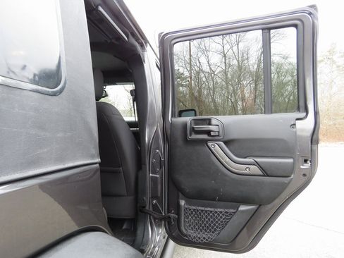 Used 2018 Jeep Wrangler Unlimited Sport image 15