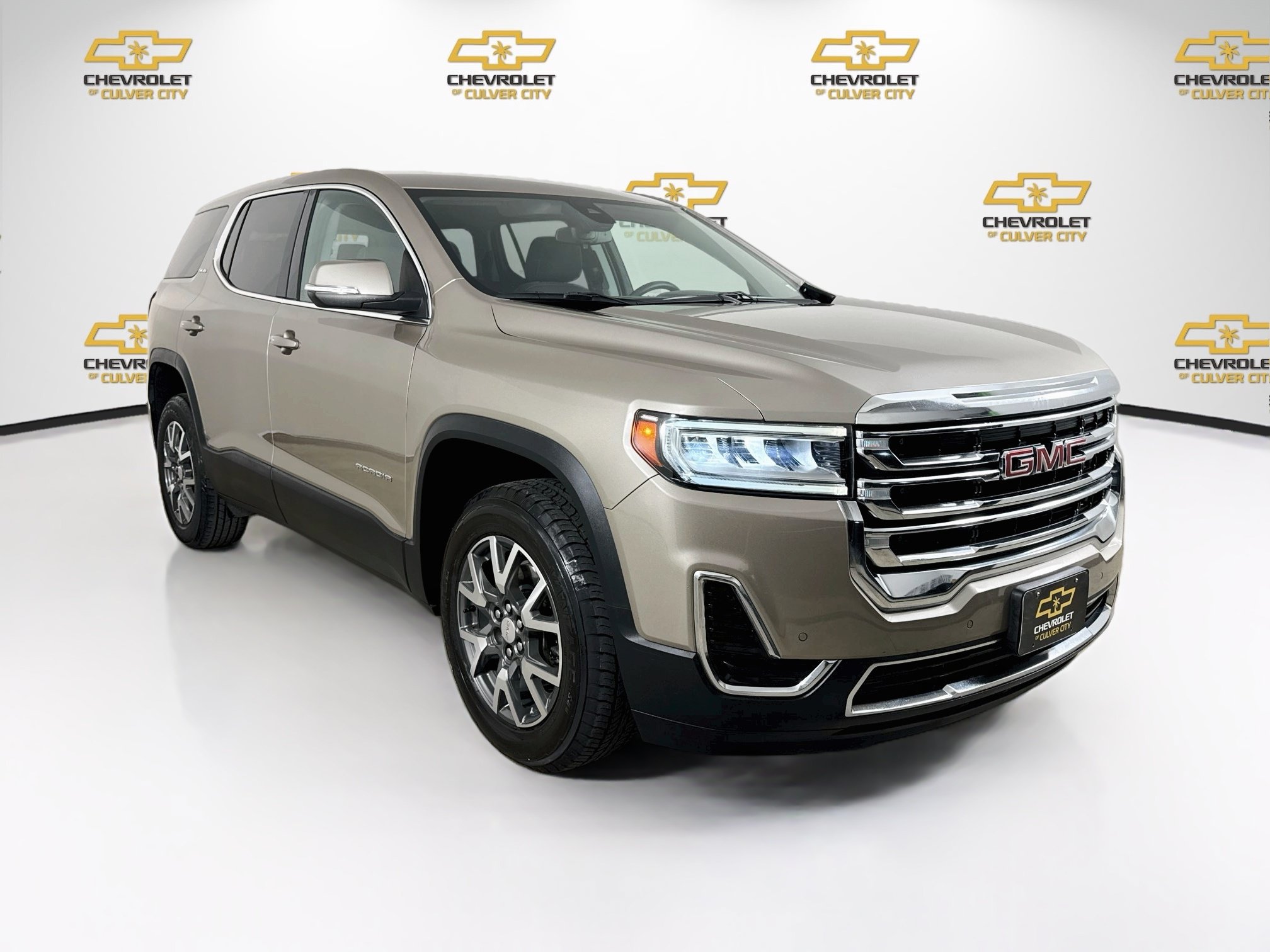 Used 2023 GMC Acadia SLE FWD image 1