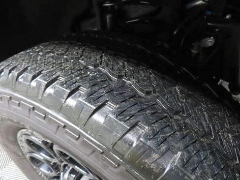 Used 2024 Ford F250 XLT w/ Black Appearance Package image 10