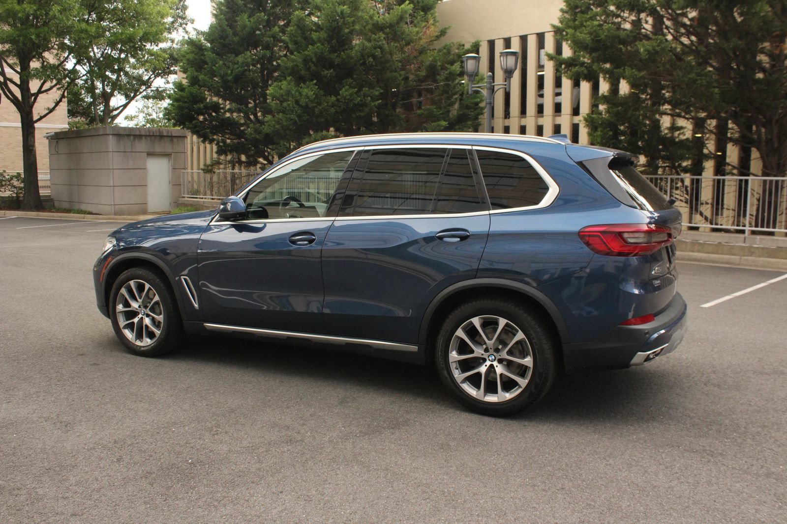 Used 2019 BMW X5 xDrive40i w/ Executive Package AWD/4WD image 9