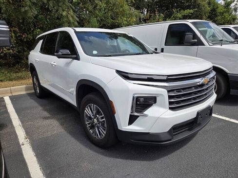 Used 2024 Chevrolet Traverse LT FWD image 10