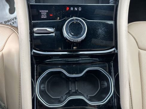Used 2023 Jeep Grand Cherokee Limited w/ Luxury Tech Group II AWD/4WD image 21