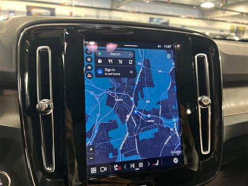 Certified 2025 Volvo XC40 B5 Core image 17