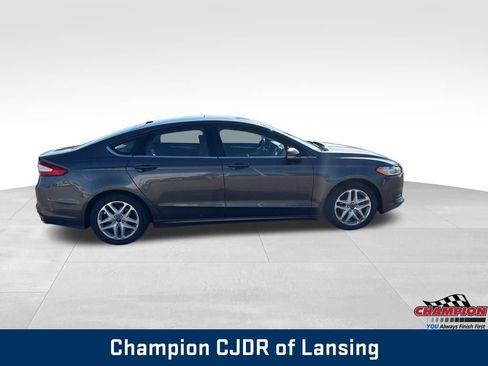 Used 2016 Ford Fusion SE image 12