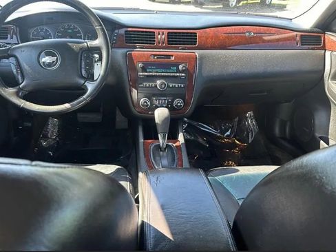 Used 2009 Chevrolet Impala LTZ FWD image 12