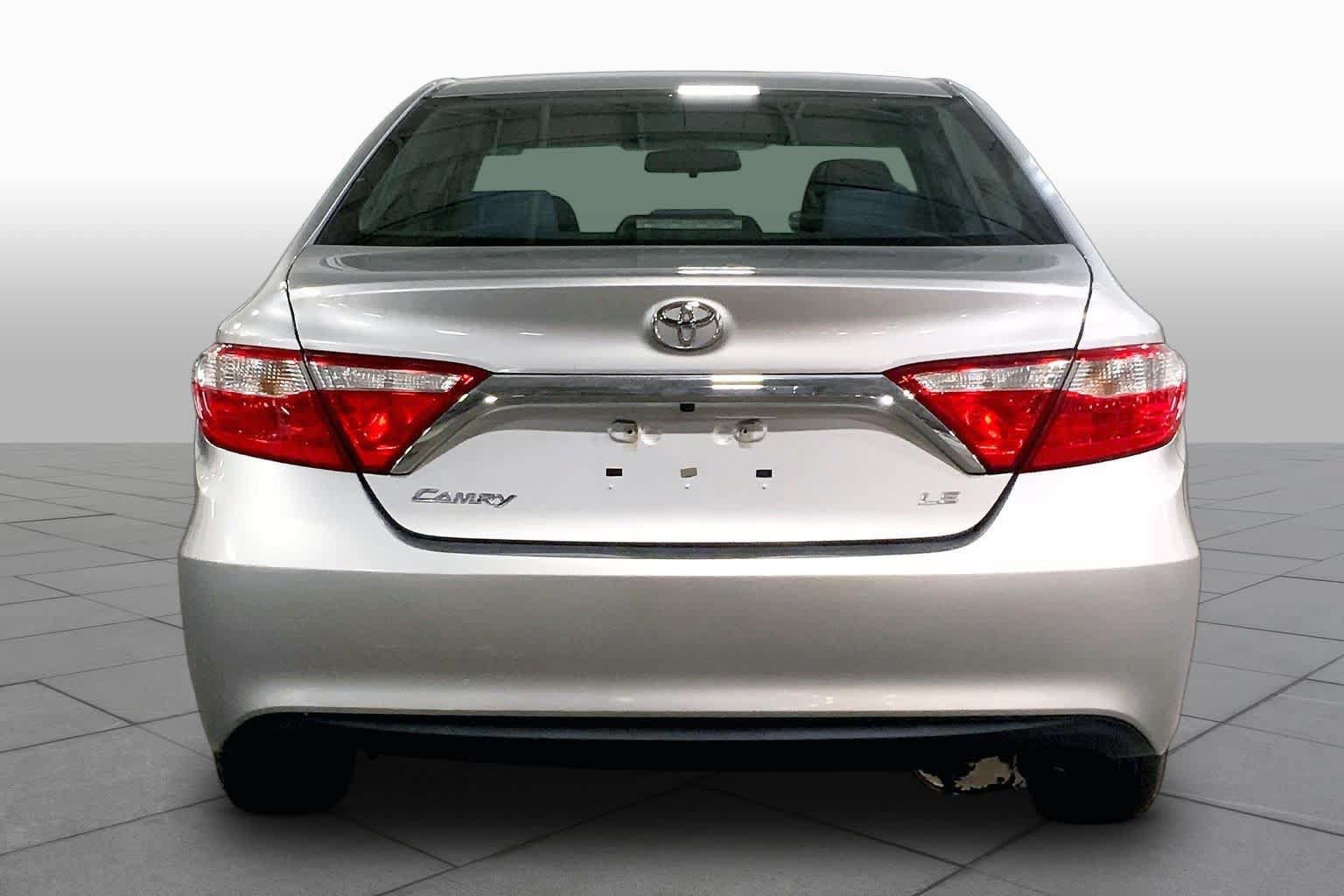 Used 2017 Toyota Camry LE FWD image 5