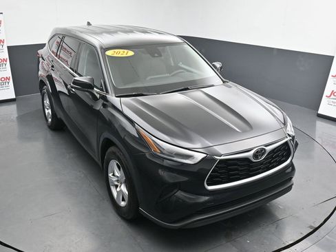 Used 2021 Toyota Highlander L image 27