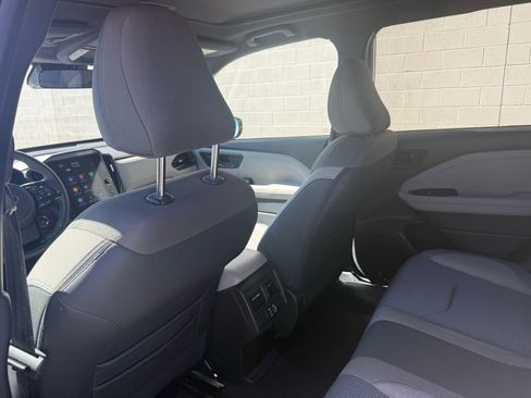Certified 2025 Subaru Forester Premium AWD/4WD image 23