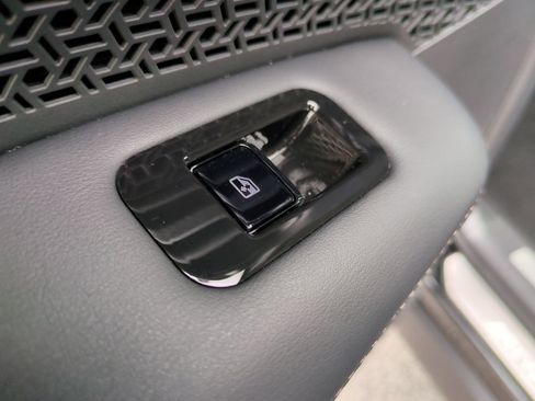 New 2024 Nissan Ariya AWD image 27