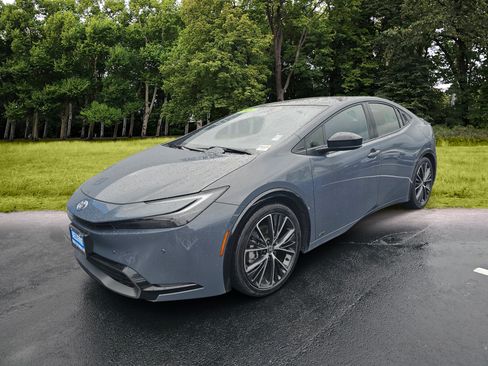 Used 2025 Toyota Prius Limited w/ Limited Premium Package AWD/4WD image 3