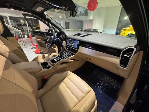 Used 2023 Porsche Cayenne image 21