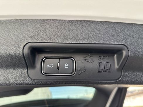 Used 2023 Ford Explorer XLT w/ Equipment Group 202A image 7