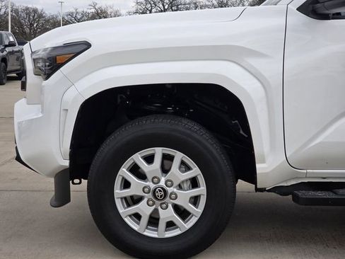 Used 2025 Toyota Tacoma SR image 5