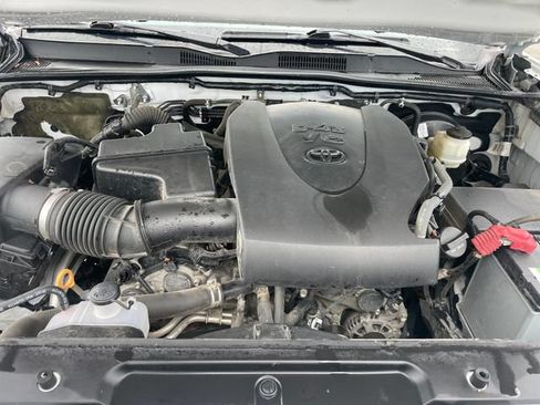 Used 2021 Toyota Tacoma SR AWD/4WD image 31